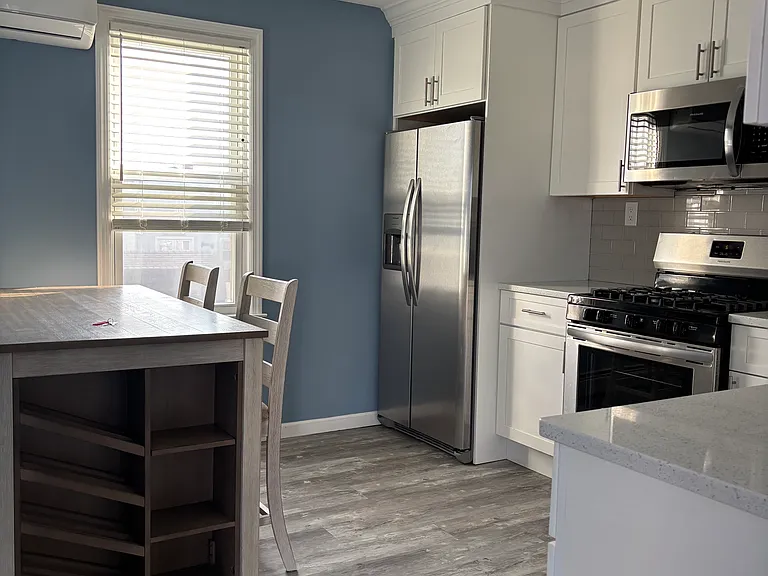 304 W Magnolia Ave — Photo 2