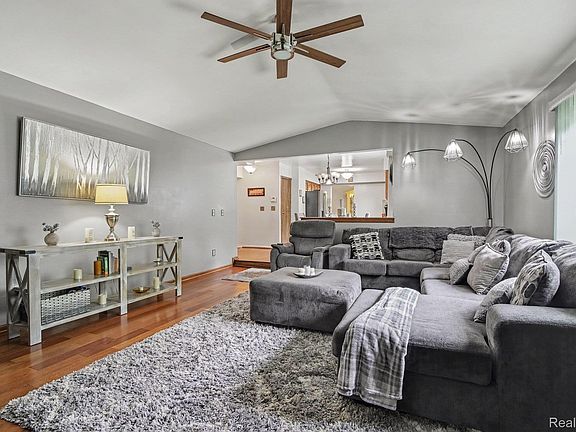 5th image of 6323 Robison Ln