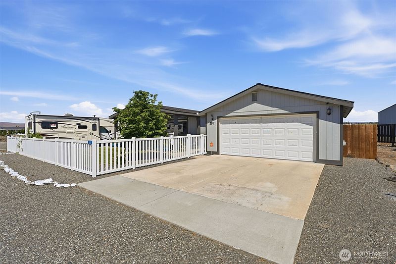2nd image of 207 SW Airport Way