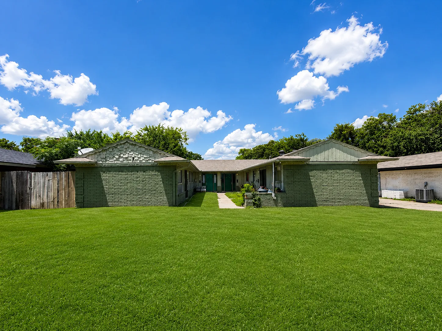 2 bed, 716 sqft, $1,450 — Photo 1