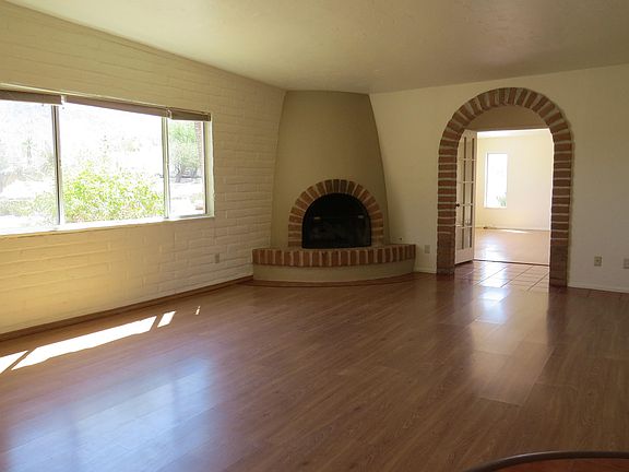 4th image of 425 W Camino Del Oro