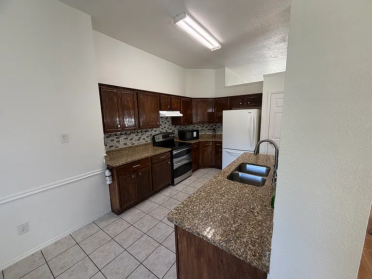12933 Honey Locust Cir — Photo 23