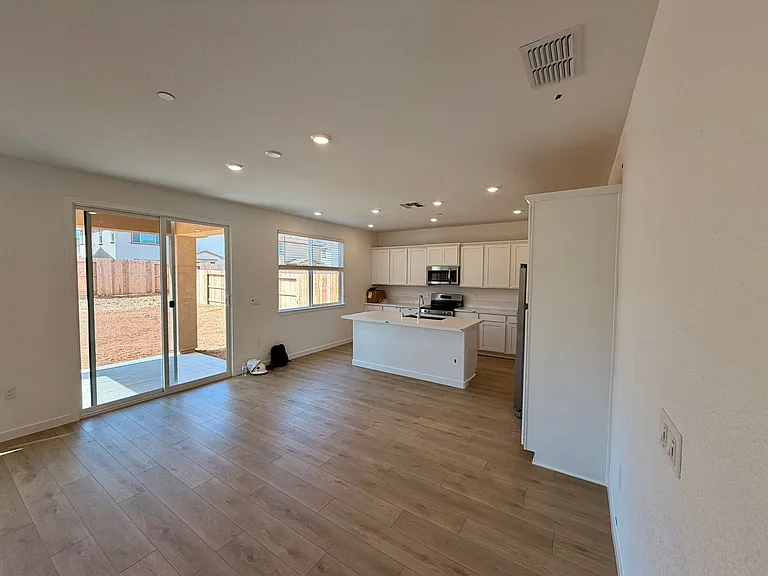 12620 Hereford Ave — Photo 10