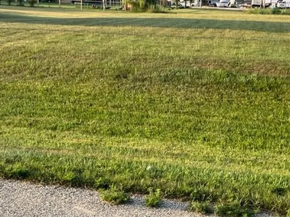 102 Moluf Dr, Rochelle, IL 61068