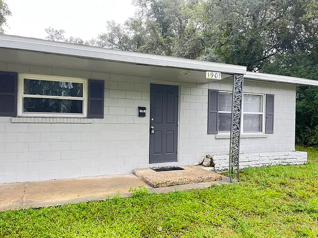 2/1 Half Duplex in DeLand, $1,300/month! — Photo 1
