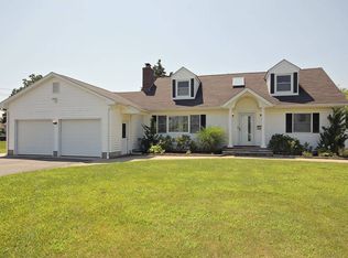 58 Mowbray Ave, Bay Shore, NY 11706