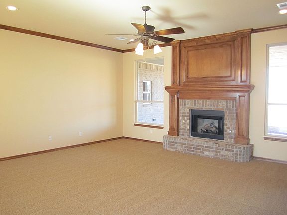 Instant on/Off Fireplance in Family Room