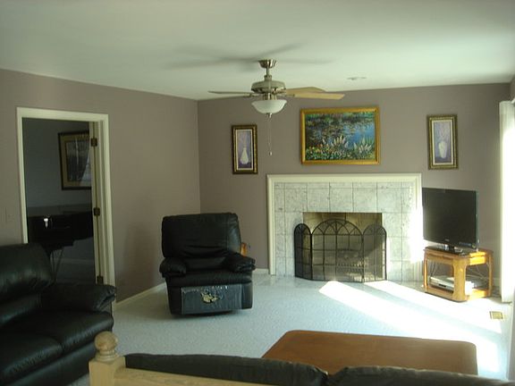 3rd image of 1565 Charlemagne Dr