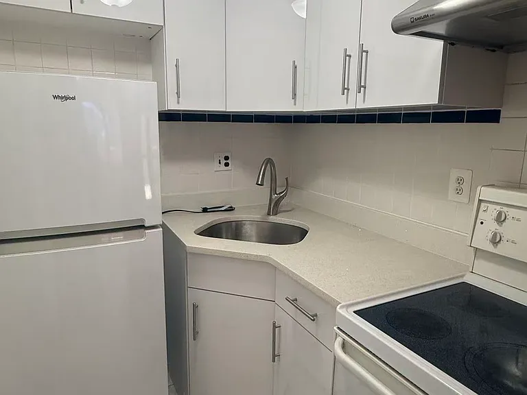 14723 Roosevelt Ave #1 — Photo 3