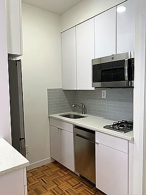3rd image of 25 Jones St APT 1B