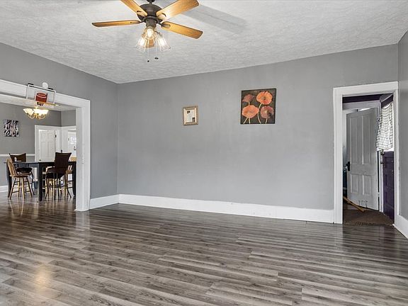 4th image of 1404 Benton St