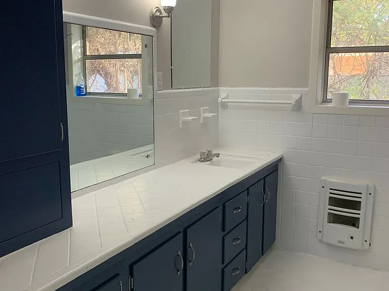 2204 Clinton St — Photo 10