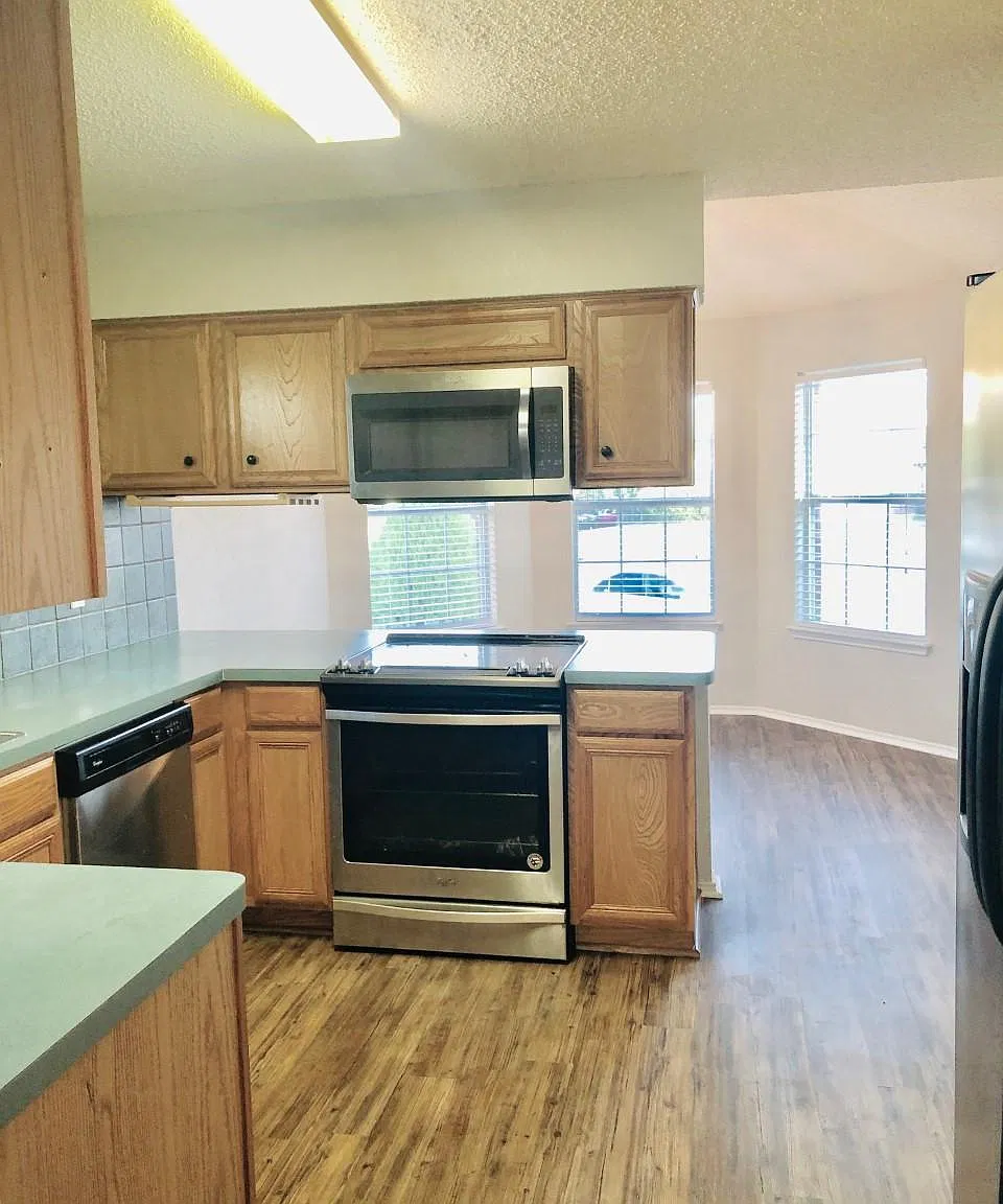 3 bed, 1472 sqft, $2,300 — Photo 3