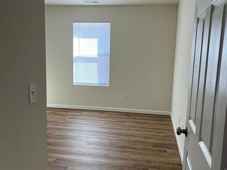 Brand New House 3 beds 2 baths with 1 car garage — Photo 34