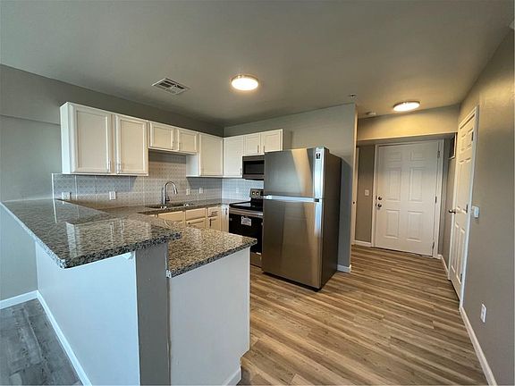 2nd image of 1230 12th Ave SE Unit 1304