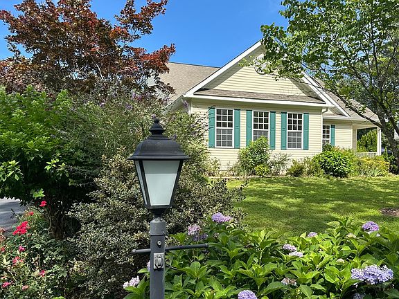 4th image of 22378 Bay Ct