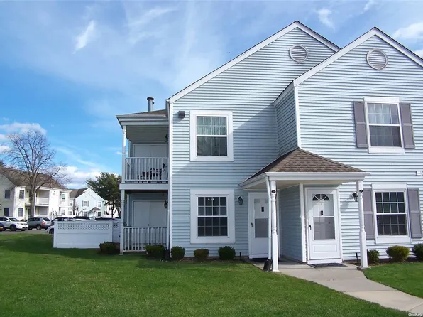 53 Fairview Circle #53, Middle Island, NY 11953