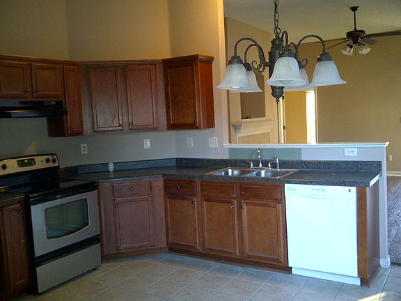 3rd image of 1582 Wynne Grove Dr