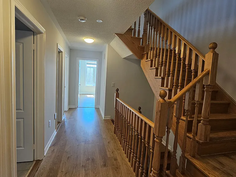 561 Settlers Rd W — Photo 14