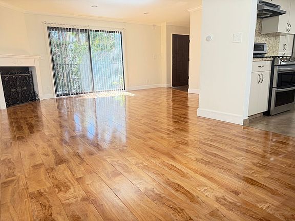 3rd image of 13203 Vanowen St APT 10