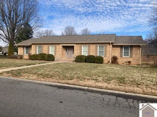 1303 Fairway Cir, Mayfield, KY 42066