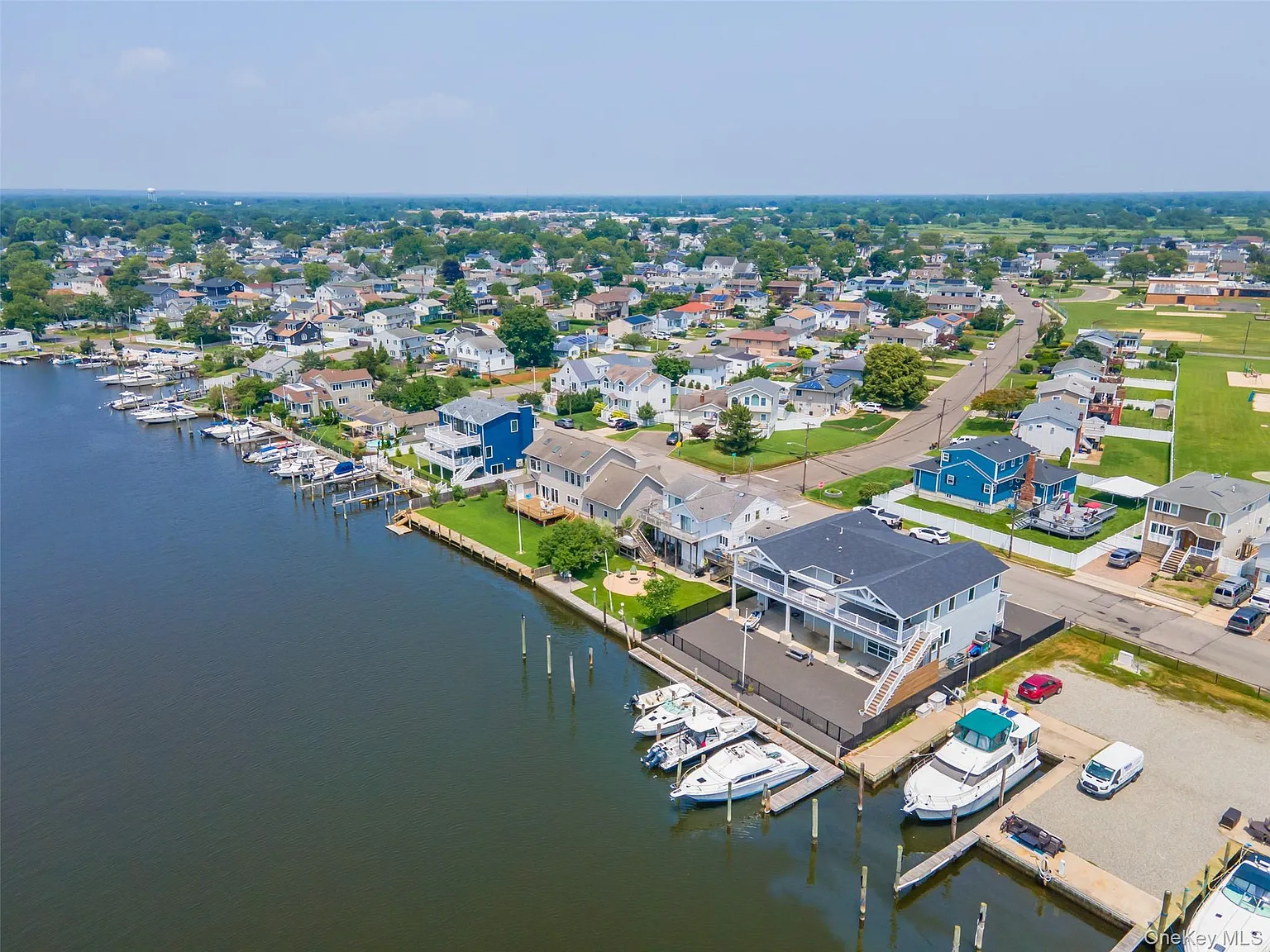 390 E Shore Road photo 1