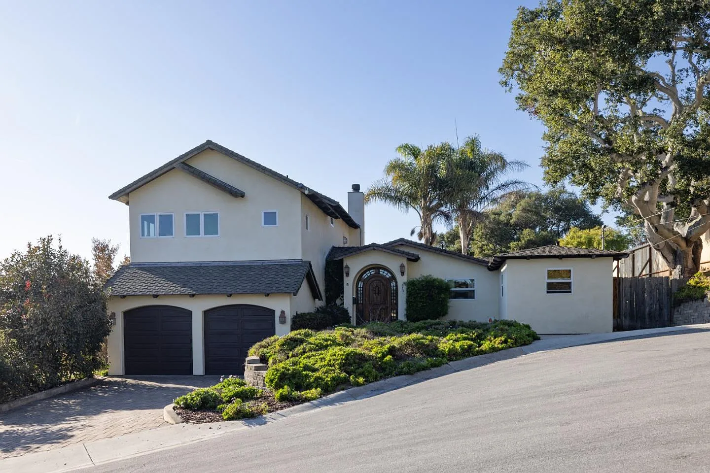 810 Altura Pl photo 1