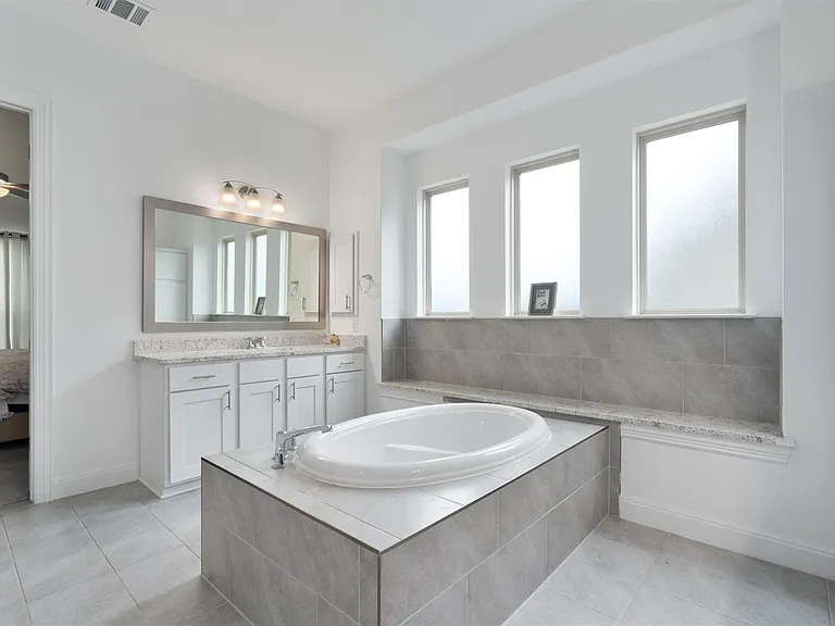 504 Pulitzer Dr — Photo 21