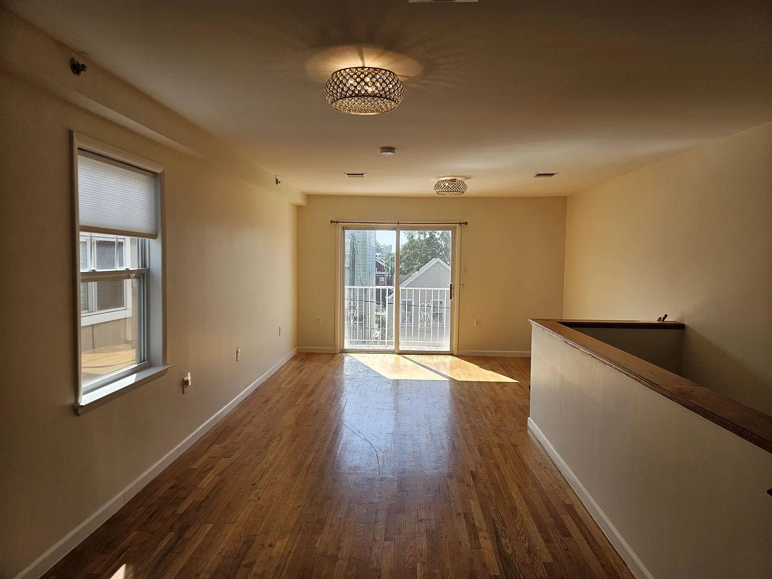 3 bed, 2.0 bath, 1400 sqft, $3,250 — Photo 3