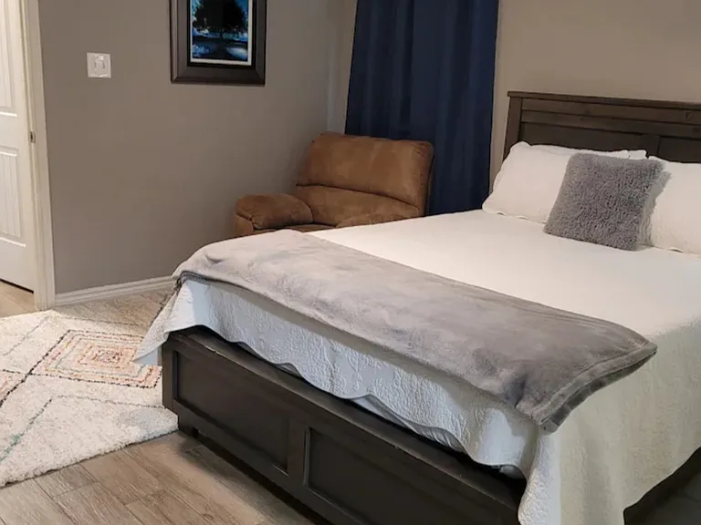 115 Carle Ave — Photo 6