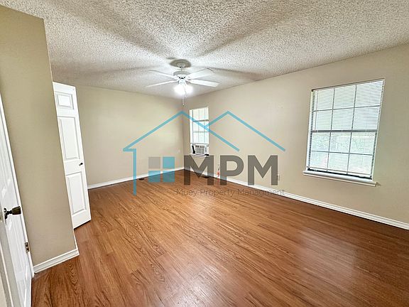 5th image of 128 Wellington Pl