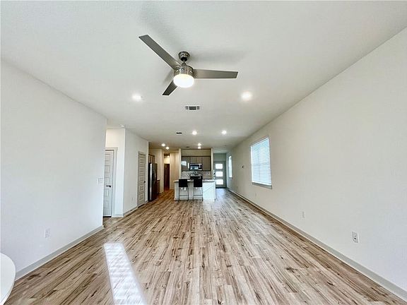 4th image of 10700 Deaton Ln