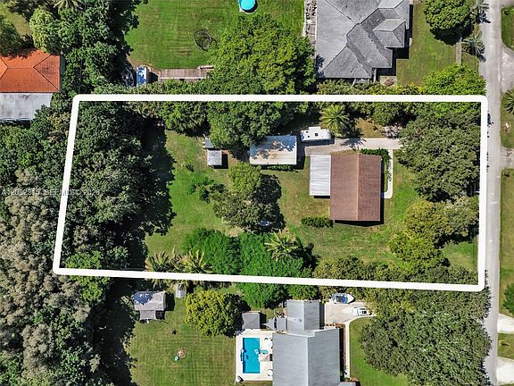 4th image of 17110 SW 64th Ct