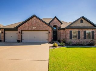 6301 S 57th St, Rogers, AR 72758