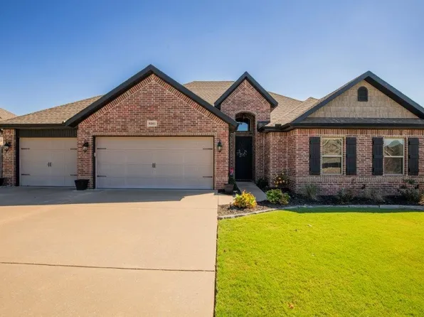 6301 S 57th St, Rogers, AR 72758