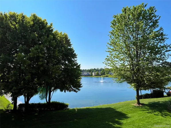 536 Cambridge Way, Bloomfield Hills, MI 48304