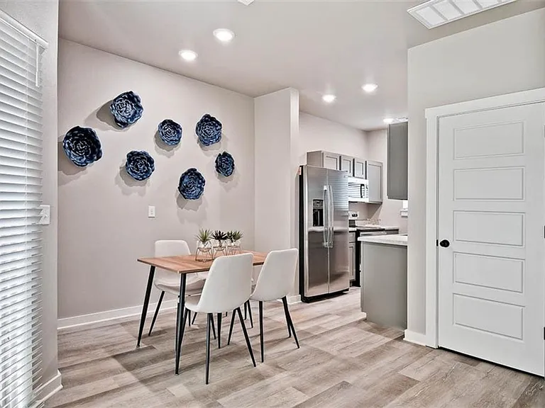 281 W Ash St #3 — Photo 6