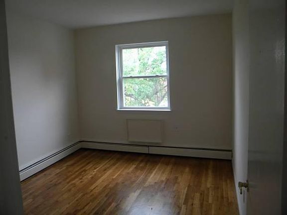 3rd image of 2021 E 70th St