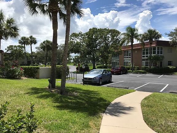 3rd image of 29 Vista Gardens Trl