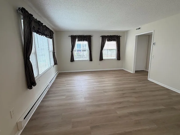 493B Somerset Ln — Photo 12