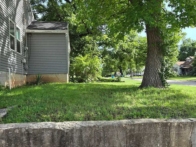 439 E High St — Photo 2