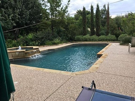 5th image of 4306 Red Oak Cir