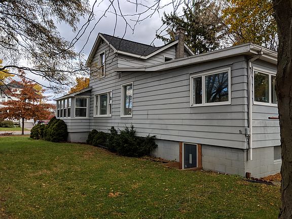 3rd image of 922 Washington Ave