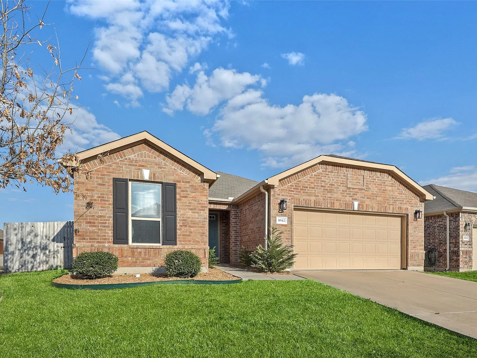 3 bed, 2.0 bath, 1904 sqft, $2,425 — Photo 2