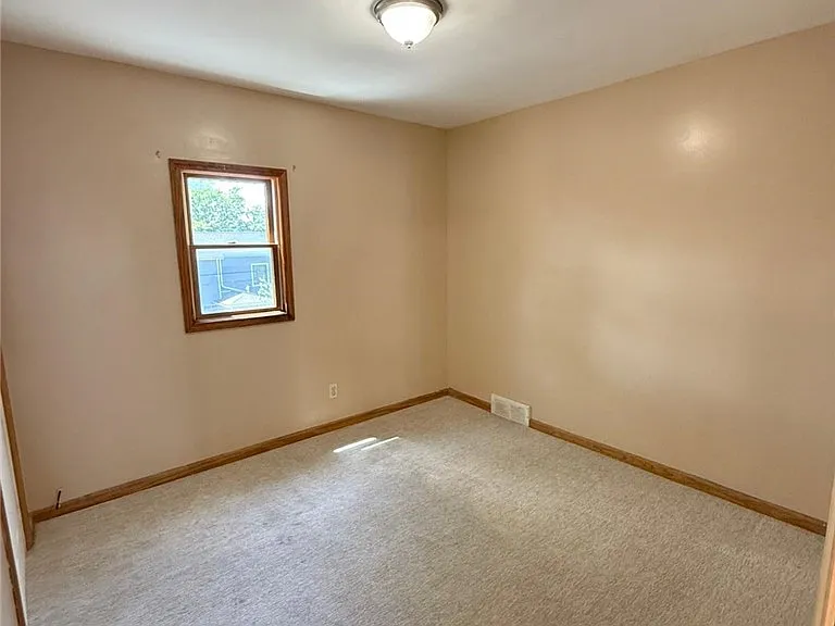 21 Amber St #UPPER — Photo 10