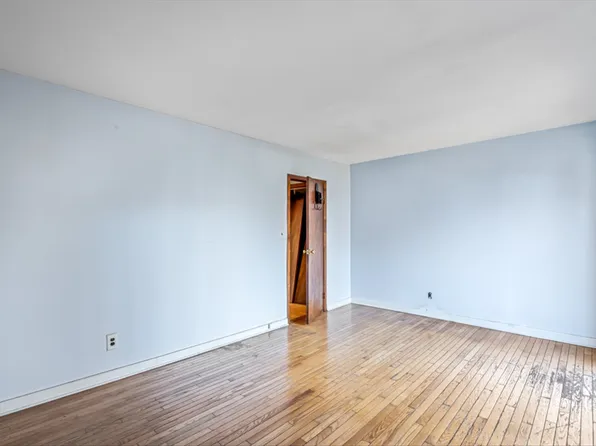 83-18 Parsons Boulevard image 6 of 18