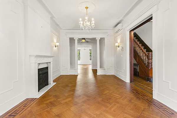 Rented by Compass | media 25