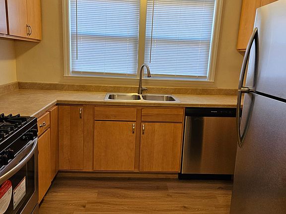 5th image of 2639 W Berwyn Ave APT 2E