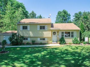 55 Lyon Rd, Waldwick, NJ 07463