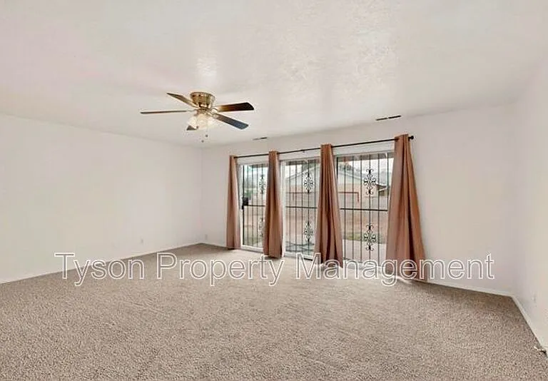 3503 Montclaire Dr NE — Photo 4